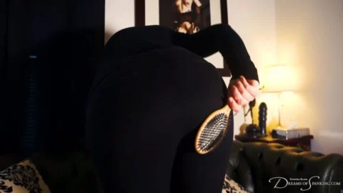 Pandora’s Self-Spanking Seduction: Geverf en Geblust